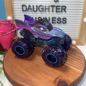 Monster Jam Gears & Galaxies Dragon Draganoid Purple 1:64 Diecast Truck